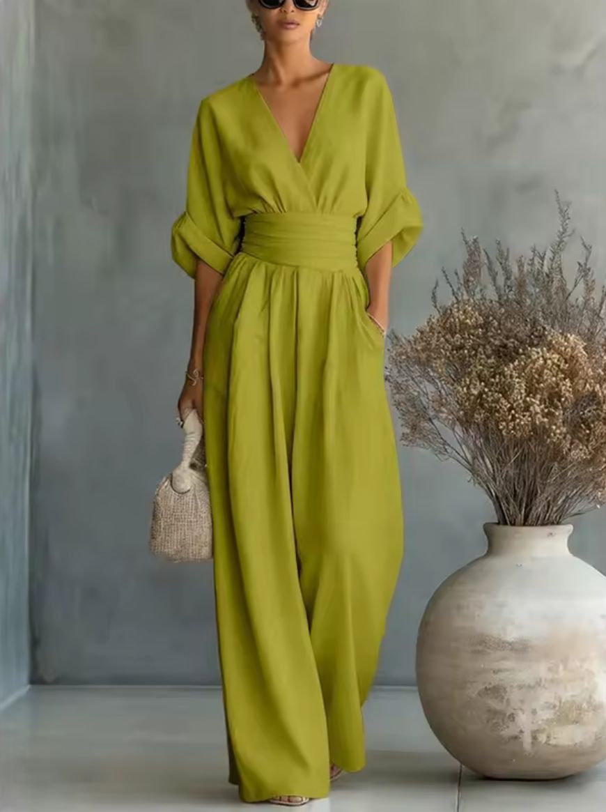 Sophie - Jumpsuit to Feel Comfortable and Polished on Your Day.