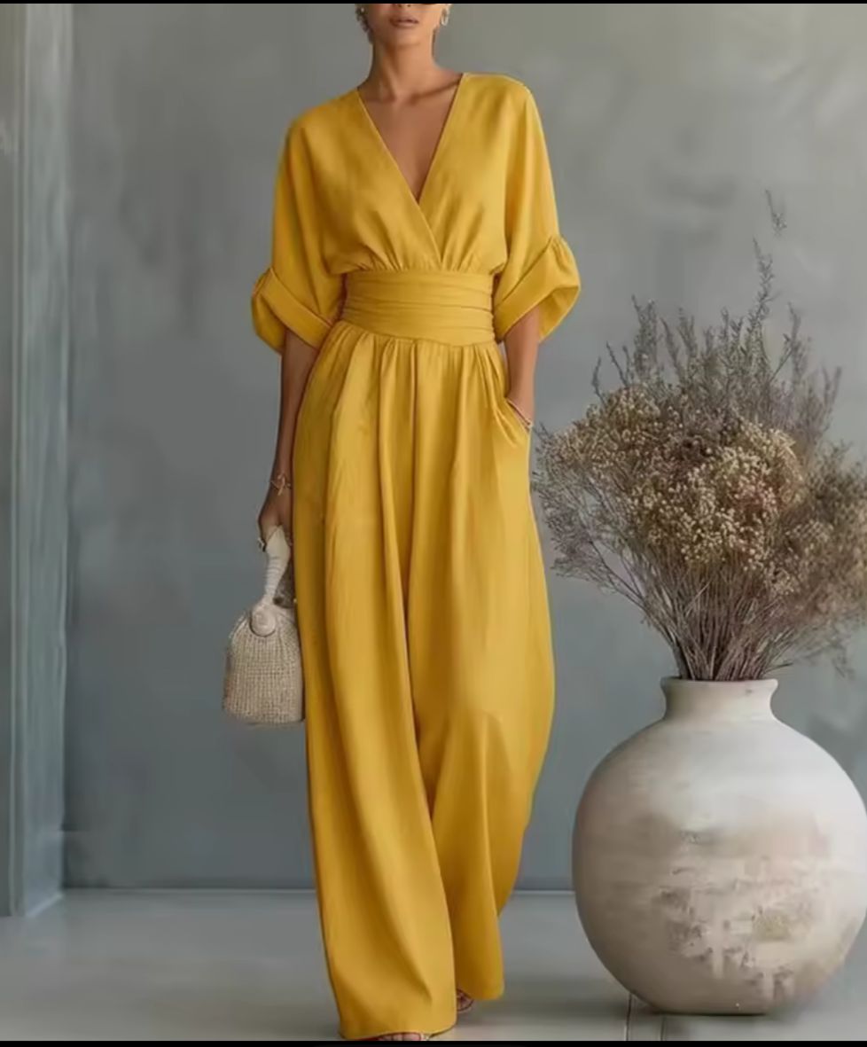 Sophie - Jumpsuit to Feel Comfortable and Polished on Your Day.