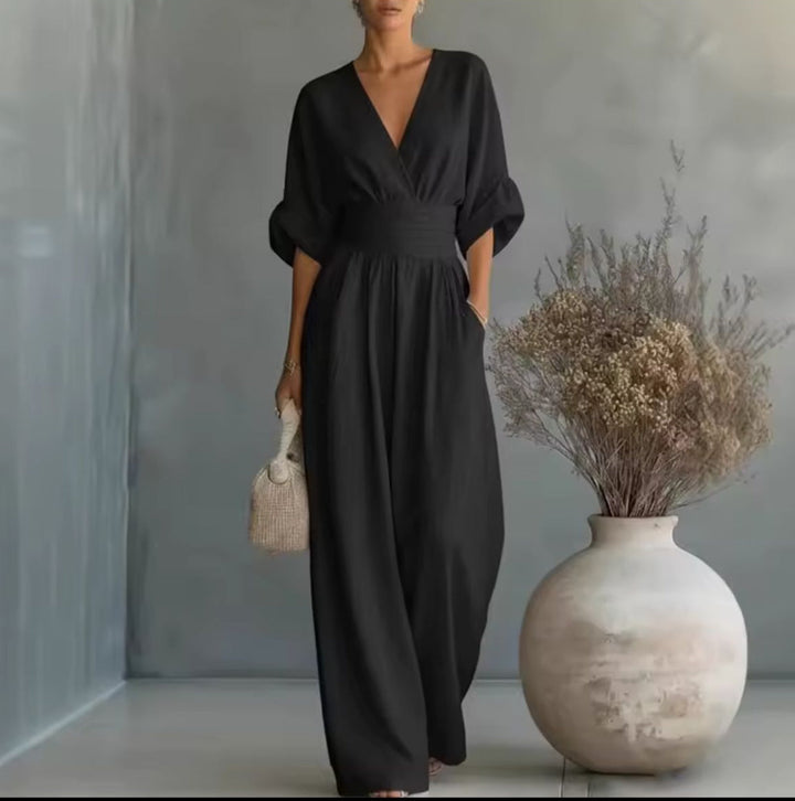 Sophie - Jumpsuit to Feel Comfortable and Polished on Your Day.